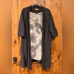 Two-pieces Eileen Fisher Woman Shell & Cardigan Set!